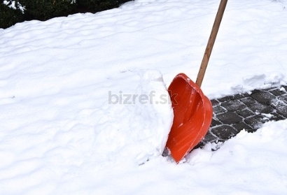 Odhŕňanie snehu ručne