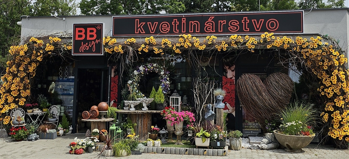 kvety nitra, kvetinarstvo nitra, kvetinove boxy nitra, kvety online nitra, rozvoz kvetov nitra, svadobne kytice nitra, dekorovanie miestnosti nitra