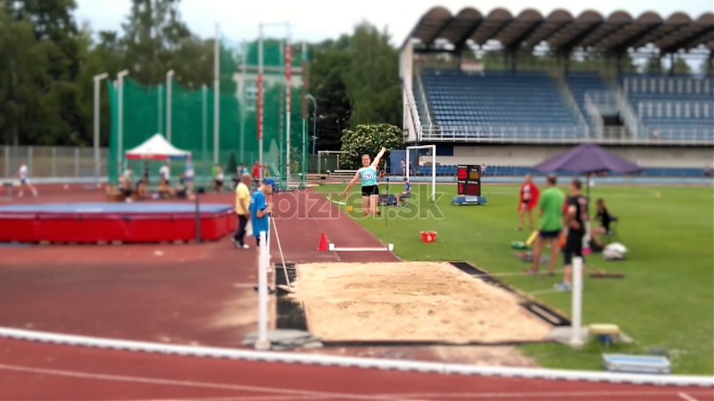 Denisa  Hučíková - 1. Miesto  / M-SR dorastu  Dubnica nad  Váhom  4.6.2016