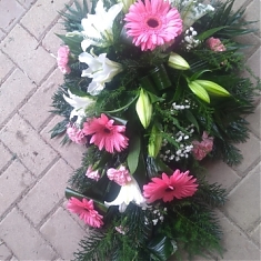 SMÚTOČNÁ VYPICHOVANÁ KYTICA ĽALIA