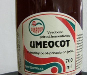 Umeocot - prírodný ocot ako prísada do jedál (šťava zo sliviek umeboshi)