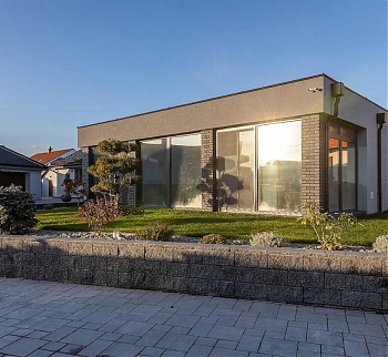 Minimalizmus. Elegancia. Svetlo. Moderná architektúra si žiada okná, ktoré spĺňajú tie najvyššie nároky na dizajn aj funkčnosť.