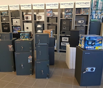 Rottner Security Slovensko, s.r.o.: Hrachová 16A, 821 05 Bratislava, tel. č. 0905 422 614, 0917 224 005