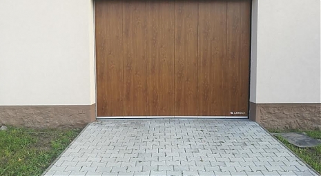 Sekčná brána posuvná do boku