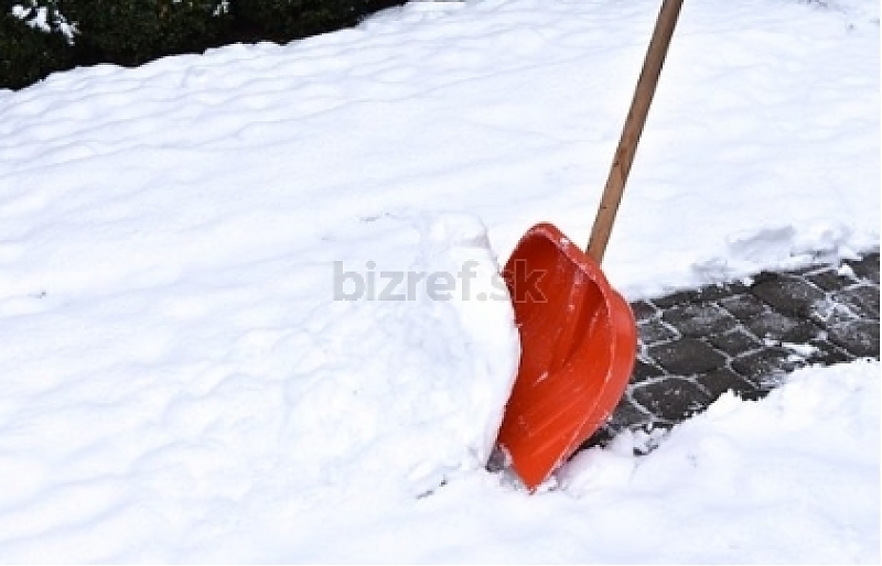 Odhŕňanie snehu ručne