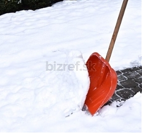 Odhŕňanie snehu ručne