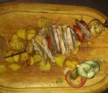 Bravčová panenka na špízi s klobásou