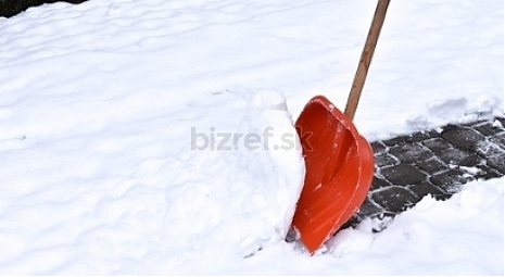 Odhŕňanie snehu ručne