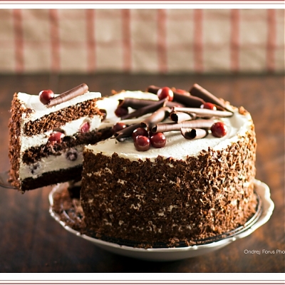 Čokoládovo-višňová torta