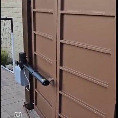 Dvojkrídlová skladacia brána