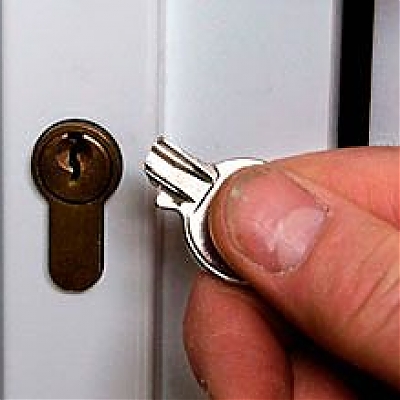 Kľúčová služba Bratislava  - 0944 169 500 - otváranie zabuchnutých dverí, zámočnícke práce Bratislava