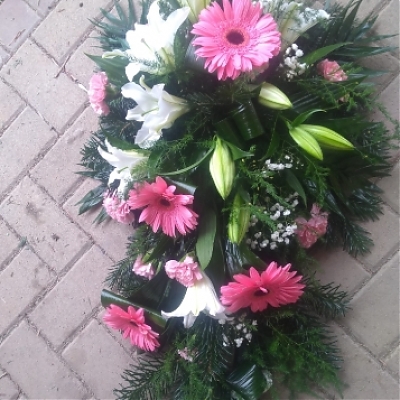 Smútočná vypichovaná kytica Ľalia