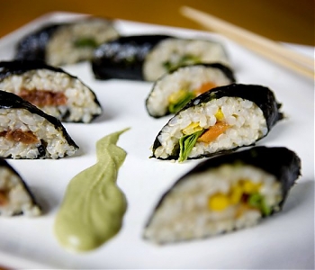 Nájdete u nás aj špecialitky potrebné na sushi: sushi ryžu, riasy, wasabi, zázvor v náleve, ryžový ocot aj tradičné japonské omáčky