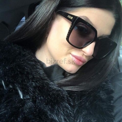 Emma si od nás odniesla výrazné Moschino s vlastnými dioptriami ✨  A ako jej pristanú!