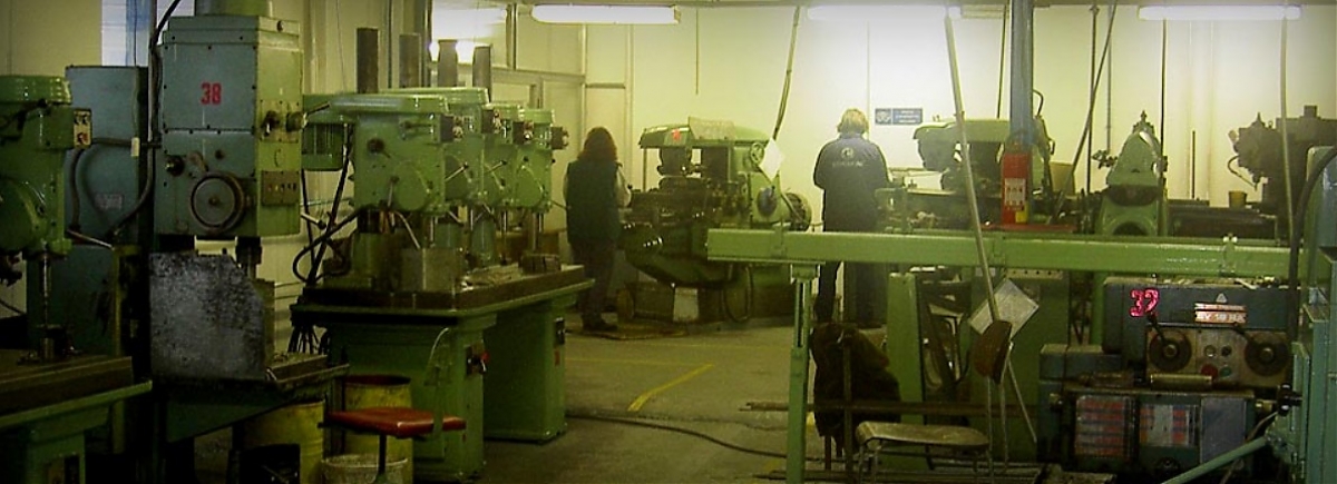 kovovyroba nitra, kovoobrabanie nitra, vysekávanie kovu nitra, strihanie plechu nitra, strihanie plechového materiálu nitra, zámočník nitra, zámočnícke práce nitra